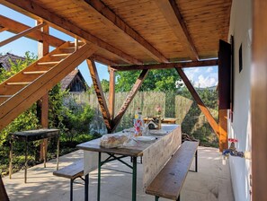 تناول الطعام بالخارج