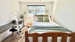 Room - Modern Belmont Suite Easy access to CBD & Bayside (Belmont)