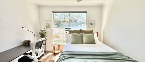 Iron/ironing board, Internet, bed sheets