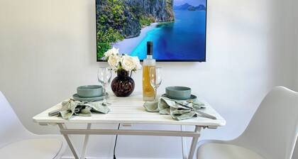 Modern Belmont Suite Easy access to CBD & Bayside