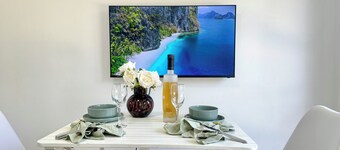 Modern Belmont Suite Easy access to CBD & Bayside