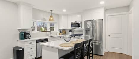 Frigorífic, microones, forn i placa de cuina