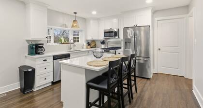 Charming 3BR Cottage in Maryville Near the Smokies with Peaceful Green Space