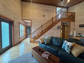 Smart TV, fireplace, ping pong - Stunning Modern Cabin • Rooftop Terrace • 3 Balcony Levels • Game Room • River! (Copperhill)