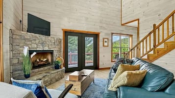 Smart TV, fireplace, table tennis