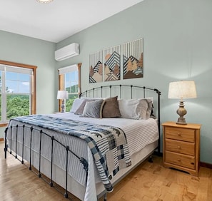 3 habitaciones, escritorio, tabla de planchar con plancha y wifi 