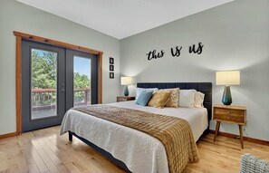 3 bedrooms, desk, iron/ironing board, WiFi - Stunning Modern Cabin • Rooftop Terrace • 3 Balcony Levels • Game Room • River! (Copperhill)