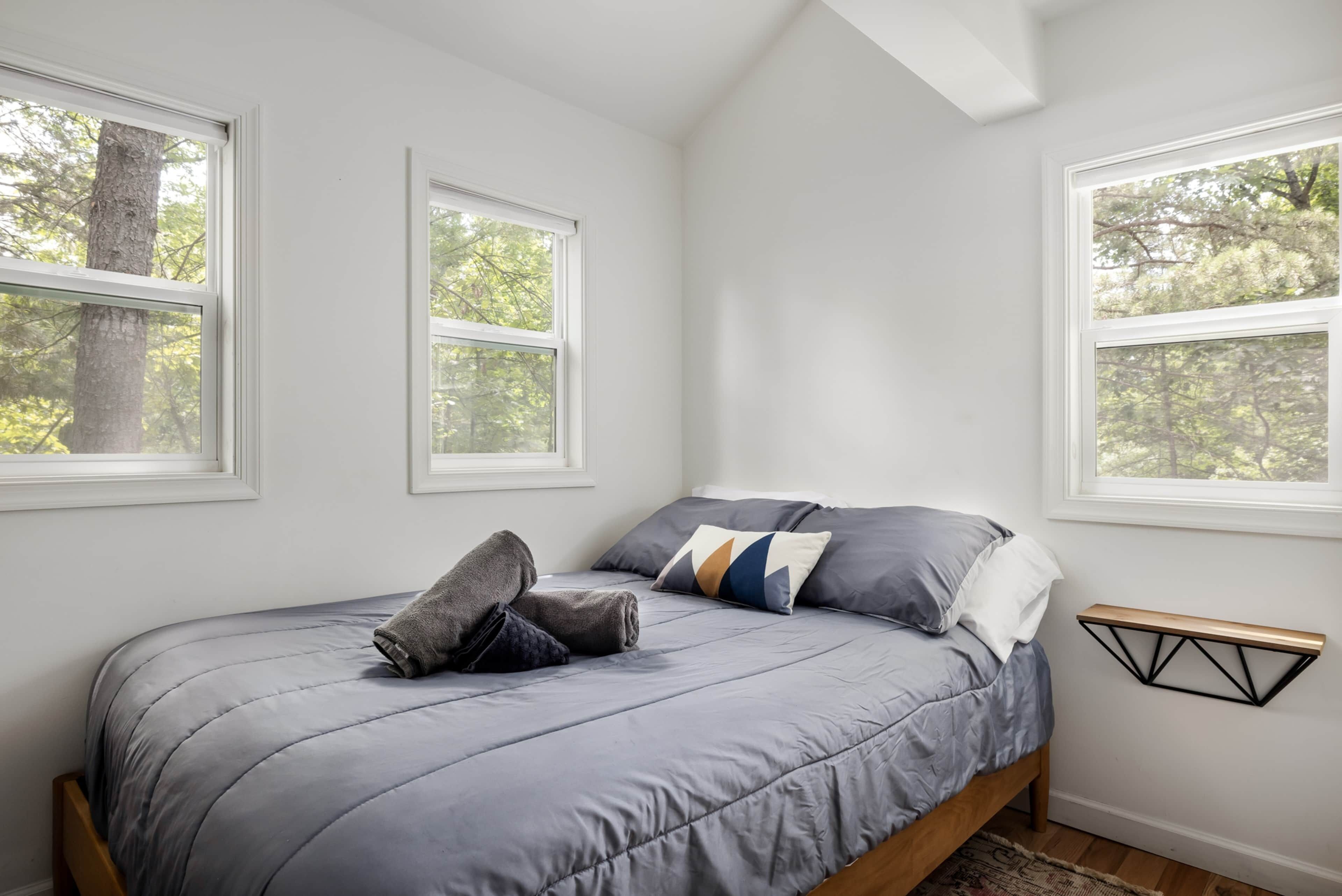 2 habitaciones, tabla de planchar con plancha, wifi y ropa de cama 