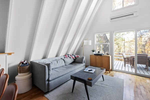 Televisión y chimenea 