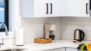 Unclassified image, 4 of 28, button - 20 Min to Times Square-Stylish 2 BR w/Parking (West New York)