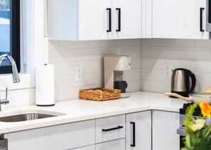 Fridge, microwave, oven, stovetop - 20 Min to Times Square-Stylish 2 BR w/Parking (West New York)