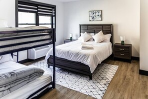 Iron/ironing board, WiFi, bed sheets - Unbeatable Location:25 min to Times Square+Parking (West New York)