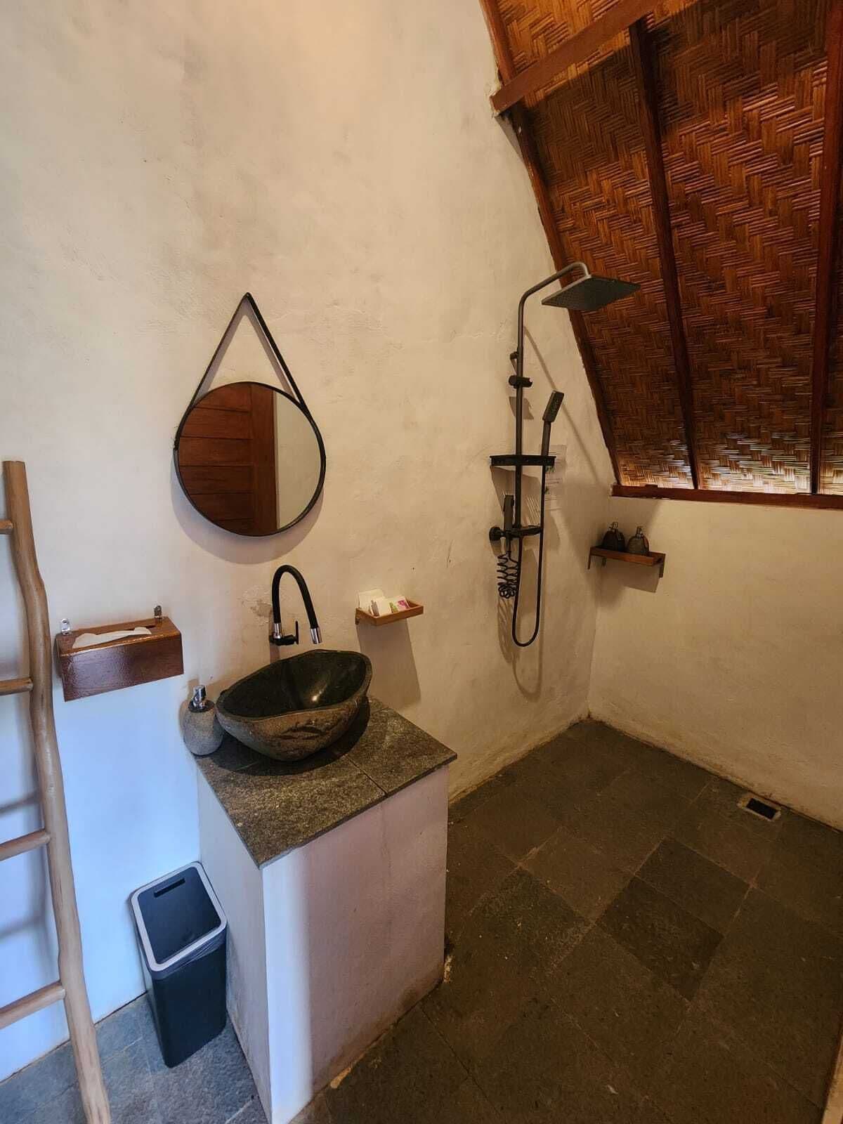 Villa Deluxe, balcón, vista al patio | Baño