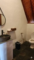 Deluxe Villa, Balcony, Courtyard View | Bathroom