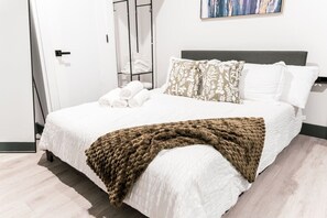 Desk, WiFi - Discover NYC in stylish Studio-25 mins to NYC (West New York)
