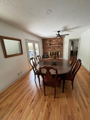 Dining - 4 BR/3 BA-Great for extended stays- Close to Savannah River Site & Masters Golf (Aiken)