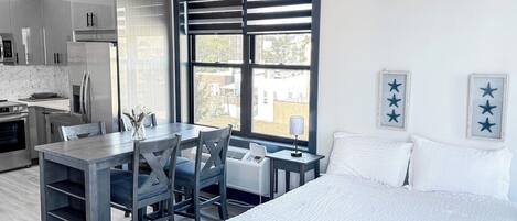 Desk, iron/ironing board, WiFi, bed sheets