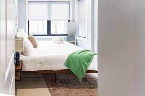 Bureau, fer et planche à repasser, Wi-Fi, draps fournis