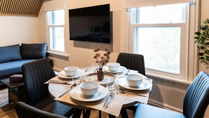 Dining - Bright, Cozy & Peaceful Two-Bedroom Getaway (North Bergen)