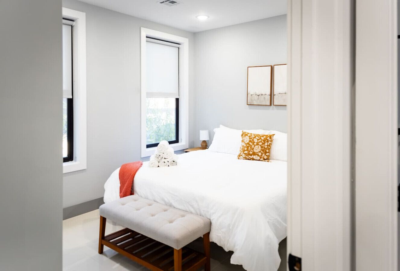 Desk, iron/ironing board, WiFi, bed sheets