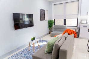 TV - Modern 1BR w/ Indoor Parking • Quick Access to NYC (West New York)