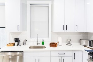 Fridge, microwave, oven, stovetop - Easy Access to Times Square w/ Free Indoor Parking (West New York)