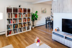 Interior - Spacious 2-Bedroom Apartment NYC-10 mins away (Union City)