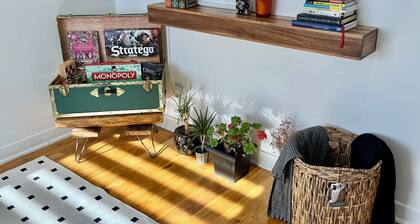 15 mins to Downtown Montreal! Family-sized Apartment with Free Parking