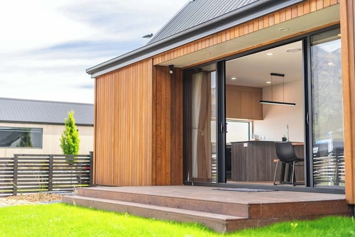 Remarkable Cross Road Retreat