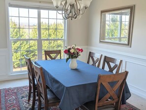 Dining - Charming 4-bedroom house in Woodstock perfect for your getaway (Woodstock)