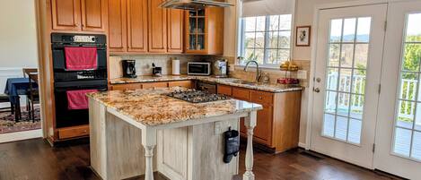 Mikrowelle, Ofen, Herdplatte, Geschirrspüler