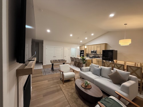 Modern and comfy townhome in Champaign Urbana