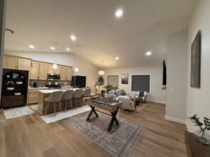 Living area - Modern and comfy townhome in Champaign Urbana (Urbana)