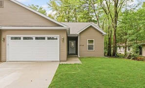 Exterior - Modern and comfy townhome in Champaign Urbana (Urbana)