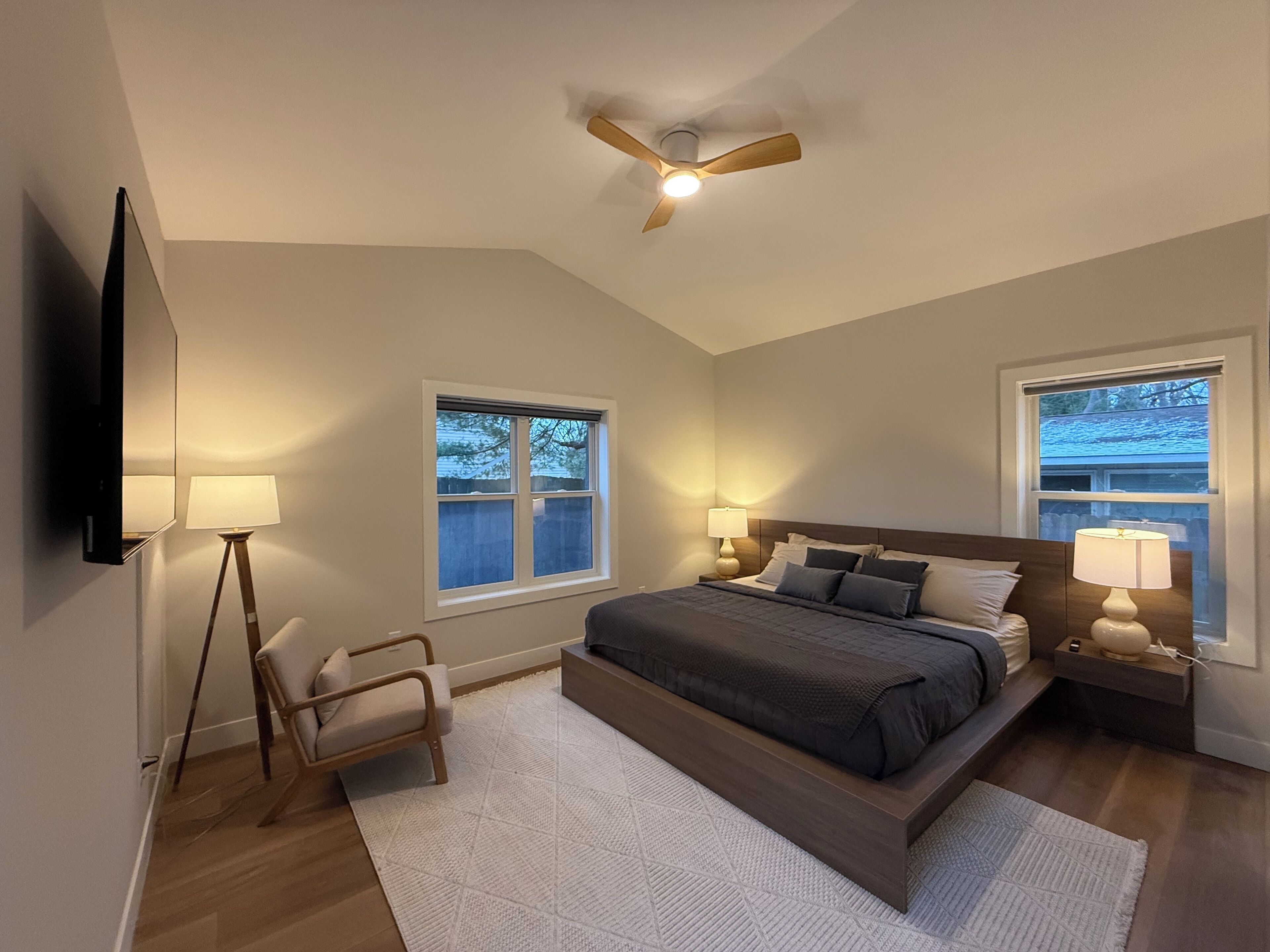 3 habitaciones, tabla de planchar con plancha, wifi y ropa de cama 