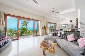 Living area - Villa Fleurie - Luxury 5 Bedrooms with Infinity Pool (Surat Thani)