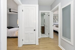 Strykejern/-brett, wi-fi og sengetøy