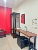 Centro de negocios en la habitación