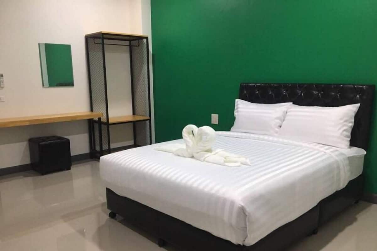Standard Double Room | Desk, WiFi (free)