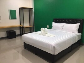 Standard Double Room | Desk, free WiFi
