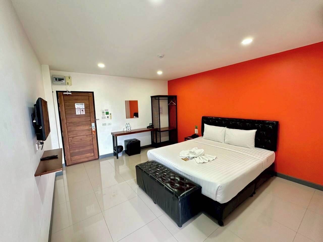 Dobbeltrom – deluxe, byutsikt | Skrivebord og wi-fi (inkludert)