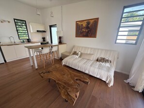 Living area - TIKI O'A O'A - COMFORTABLE BUNGALOW IN MOOREA (MOOREA)