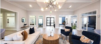 แลนดิ้ง อพาร์ตเมนต์ส แอท ฮิลล์วูด