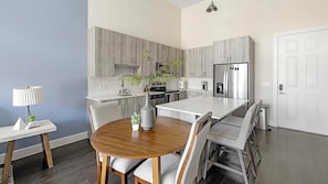 Apartment (1 Bedroom) | Private kitchen | Fridge, coffee/tea maker - Landing Near Fort Worth Zoo & Botanic Garden (Fort Worth)