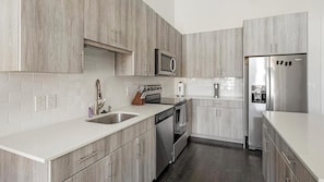 Apartment (1 Bedroom) | Private kitchen | Fridge, coffee/tea maker - Landing Near Fort Worth Zoo & Botanic Garden (Fort Worth)