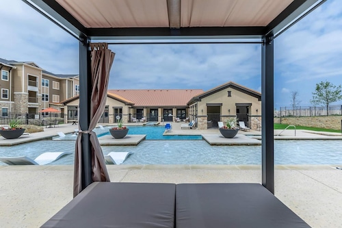 Landing Near Historic Downtown Buda