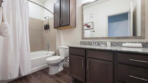 Kelengkapan dandanan diri percuma, pengering rambut, tuala disediakan 