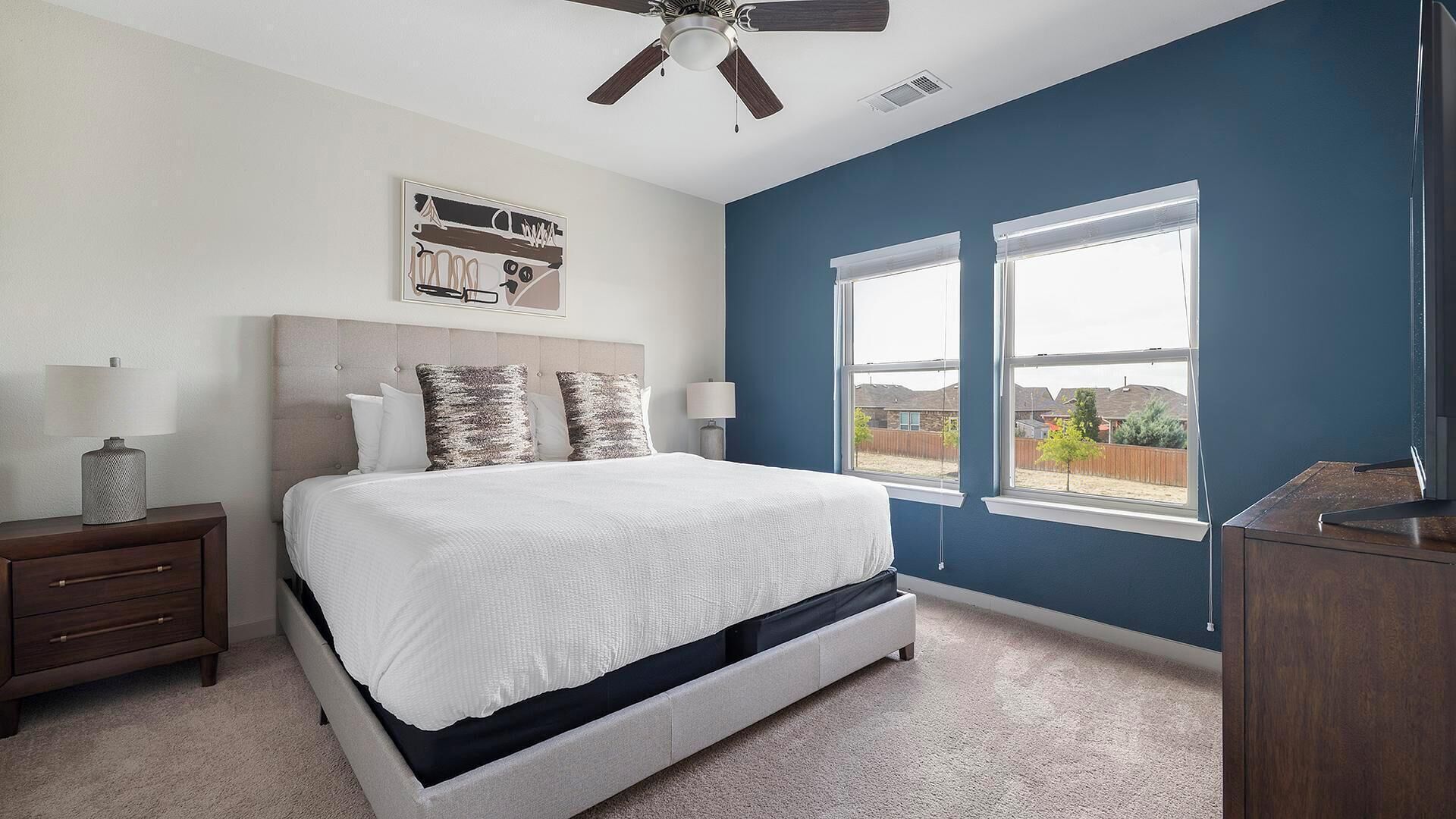 Apartment (2 Bedrooms) | 1 bedroom, individually decorated, individually furnished, desk