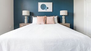 Lägenhet (1 Bedroom) | 1 sovrum, individuell inredning, unika möbler och skrivbord