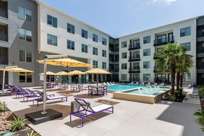 Exterior - Landing Chic 1bd, Gym (Houston)